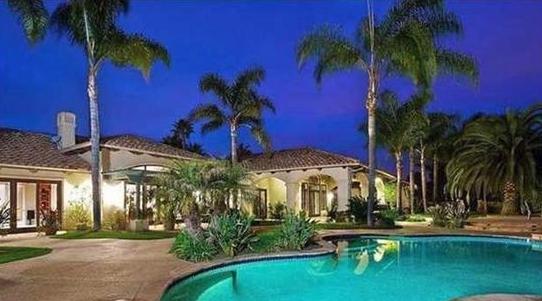 【】带你参观张纪中的豪宅，68岁生活还很年轻，装修豪华像个度假村