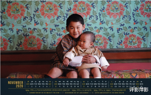 不丹王室曬兄弟合影！4歲小王子懷抱7個月大的弟弟，樂成瞭一朵花-圖4