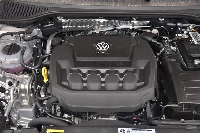 大众汽车▲迈腾就怕它降价，纯正德系大掀背，一脚油门220马力，比A5还拉风