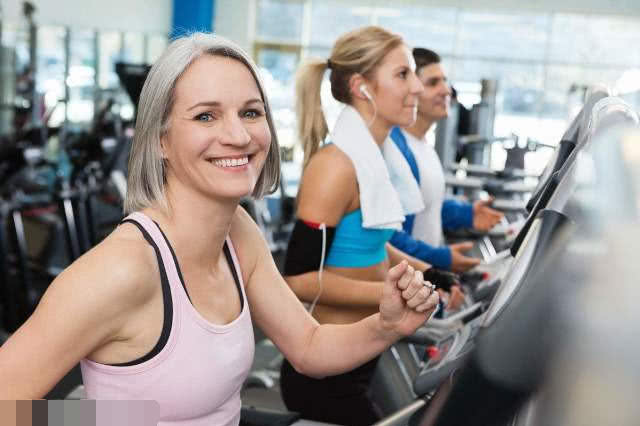 『祛湿』长期吸烟的人，身上这3处疼，其实是肺发出的信号，提醒该戒烟了