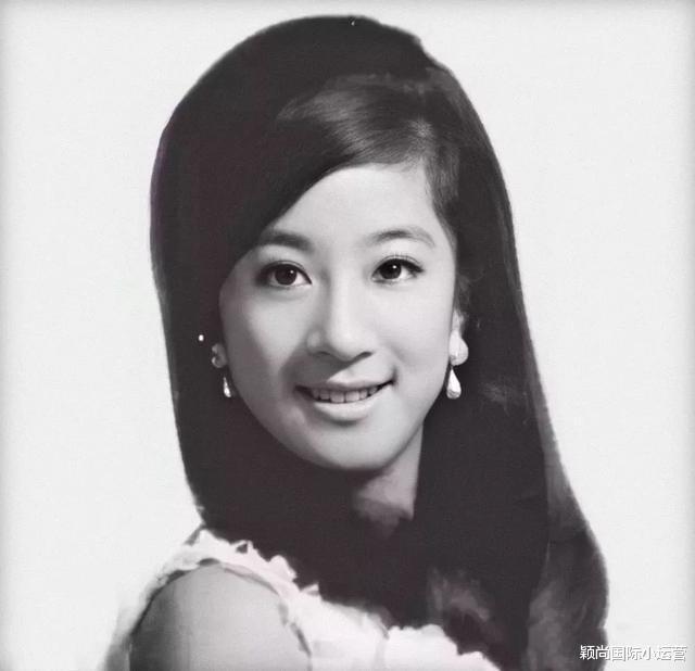 「」71岁奶奶王薇薇晒美照，和42年前没差别犹如少女，自信的样子太美