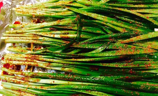 烧烤|吃烧烤时就点这4样，花不了多少钱，却能吃到嗨，老板气得直跺脚