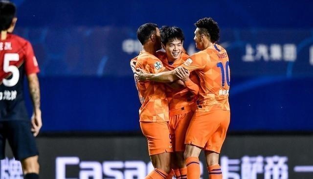 山东鲁能|山东鲁能取胜不容易,新10号让人感动,蒿俊闵场边抢镜