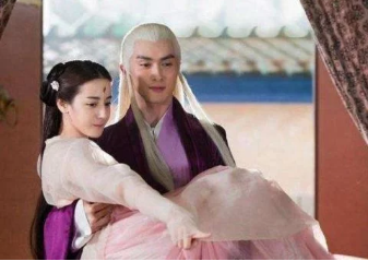 公主抱@为啥电视剧“公主抱”那么轻松? 当镜头下移那刻，你就全明白了！