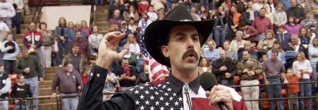 汤姆·克鲁斯|汤姆·克鲁斯变秃头，钢铁侠演黑人，这部沙雕战争喜剧讽刺了谁？