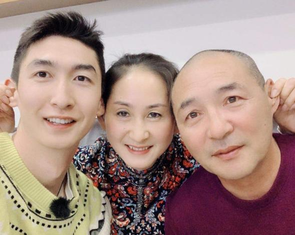 『奥运冠军』奥运冠军演偶像剧上热搜！为追女明星真的拼了，还上节目公开表白