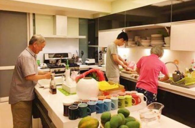 |婆婆搬来小住几天,家里的晚餐变了样,害得我“有家不敢回”