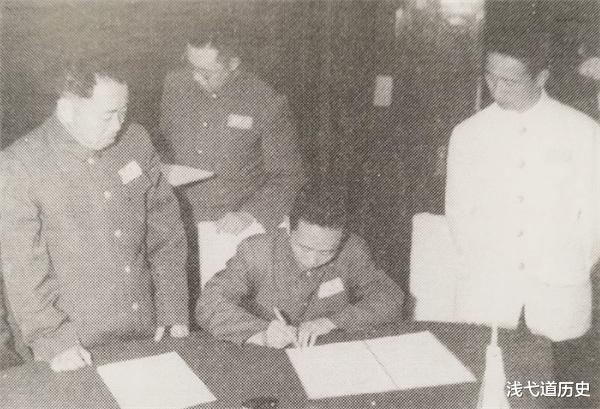 周希汉|他被称“天下第一瘦”，8岁抽烟，15岁参军，毙俘9名中将55名少将