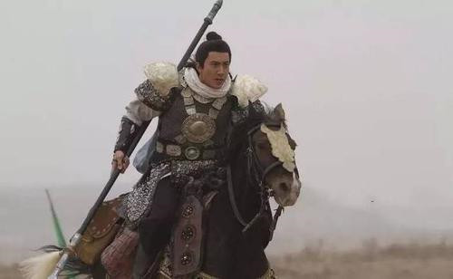 岳飞|岳飞下令处决40个逃兵，因心软放走一个，不料他却成世界级的名将