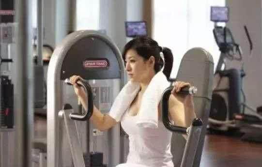 『饮食』最有效减肥方法,五天清肠瘦七斤,她不节食瘦了26斤,腿细腰细