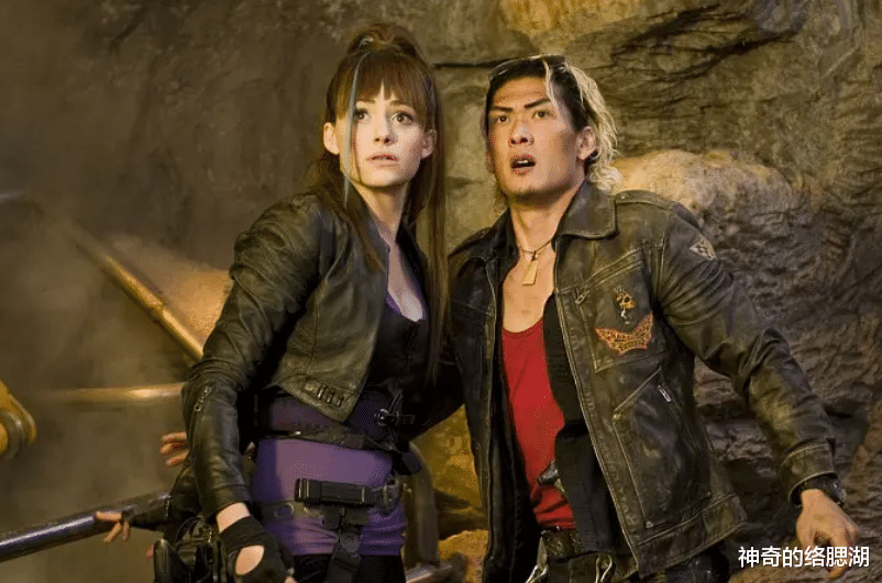 周星驰|周润发、周星驰的首次电影合作，花了3亿成本，毁了一个经典IP