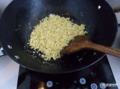 饺子|秋天，吃菠菜不如吃此菜，钙是菠菜的4倍，包成饺子，吃起来真香！