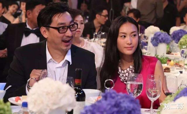 『秦舒培』她21岁靠一“脱”成名，26岁认爱陈冠希，放弃华谊老板娘身份