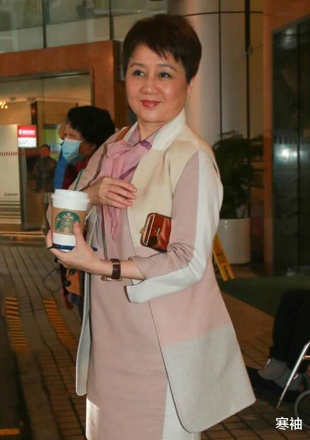 [梁安琪]因舞技出色被赌王看中，结婚后连生5胎稳定地位，晚年坐拥千亿！