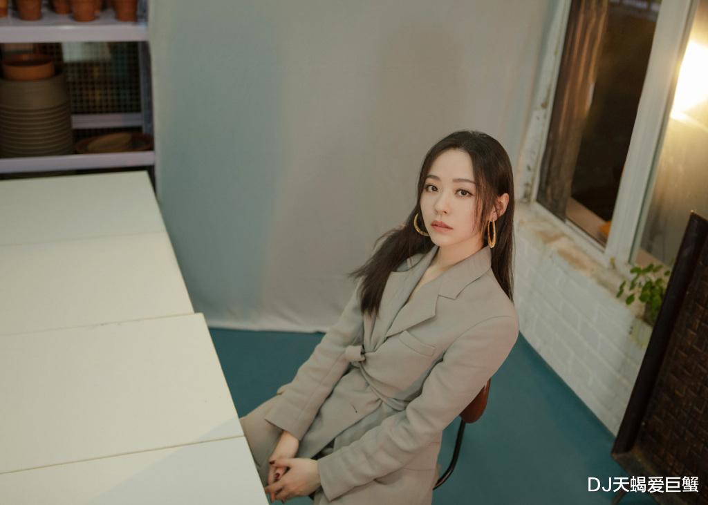 张靓颖|官宣！张靓颖高调承认恋情 用歌词霸气回复之前的传言