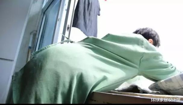 上海38㎡老房，再婚儿子和儿媳睡大房，让爷爷奶奶和孙子拼床睡！