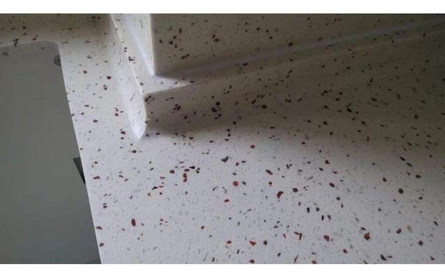 「」为什么石英石台面好看，但越来越多的人却选择冰冷的不锈钢台面？