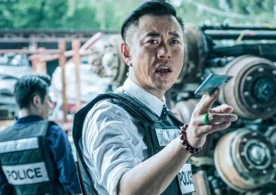 张嘉益|一位身价50亿富豪，专爱“跑龙套”，张嘉译调侃：片酬不够油费