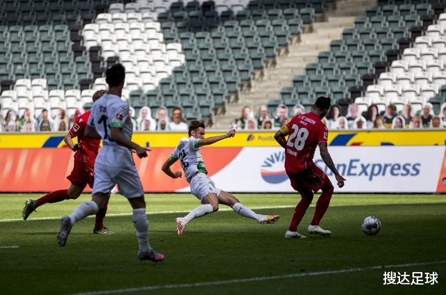 「德甲」4-1，德甲劲旅冲上第3！22岁新星双响，单膝跪地为美国黑人发声