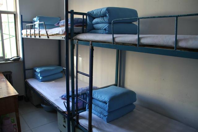 ▲为什么聪明的高中生都喜欢睡下铺？这三个好处让人难以拒绝！