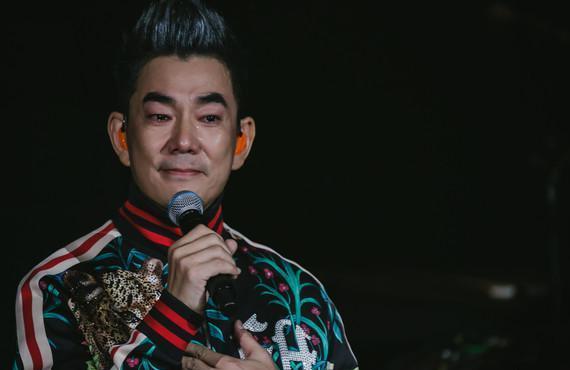 任贤齐|任贤齐唱到一半,突然暴哭中断演出,崩溃不舍小鬼:我失去了师弟
