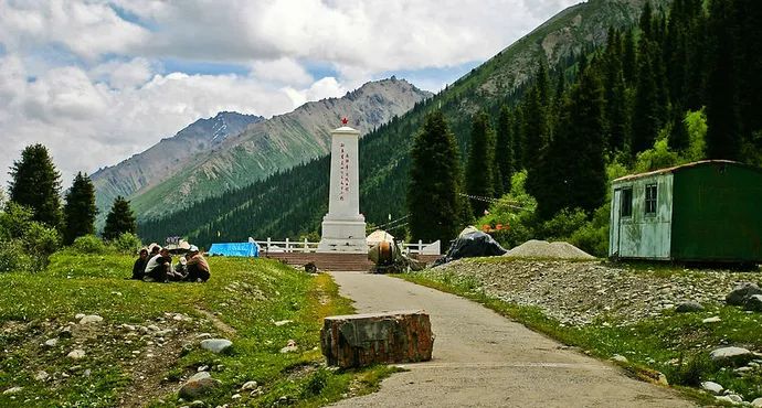 伊犁▲伊犁最低调的小县城，藏着最美的百里画廊，很多人还不知道！