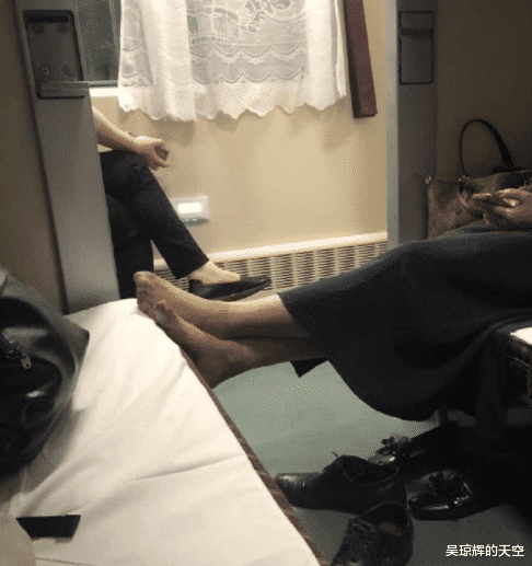 微商：“掌勺翻车了，再铲回去可以不？”哈哈哈我要疯了