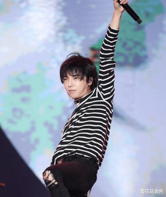 华晨宇■华晨宇能否扛起以后的华语乐坛的大旗,看了看作品,还是算了