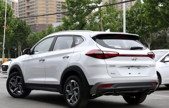 现代途胜■开完现代途胜，再换标致4008，对比档次，车主语重心长地说了感受