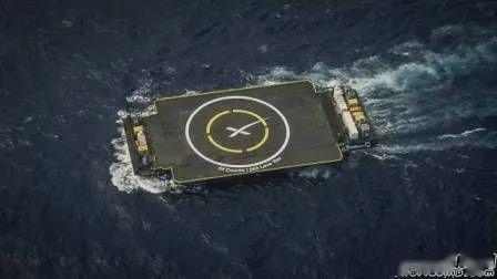 [SpaceX]马斯克的无人船揭开“神秘”面纱！“猎鹰9号”助推火箭稳稳降落在船上！