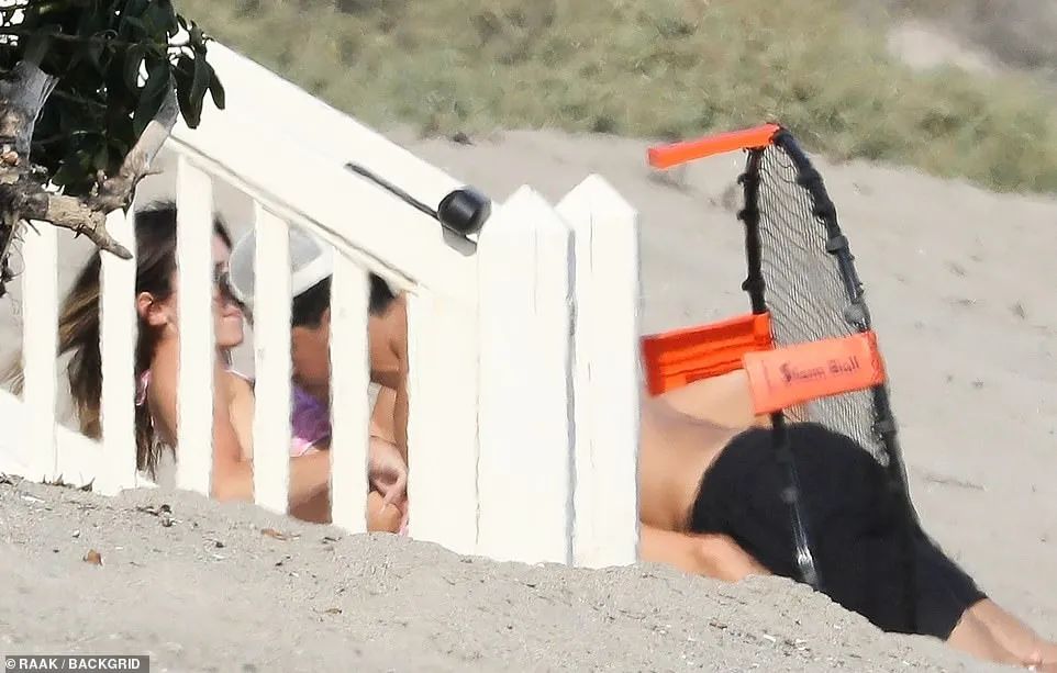 布克|詹纳真的失守了！布克直接扒在了她的身上！西蒙斯一定要坚强啊