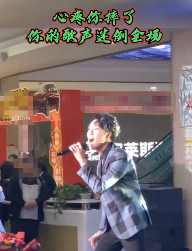 陈乐基|陈乐基舞台摔倒无人扶, 卖力唱成名曲气氛冷清, 被嘲只会一首歌