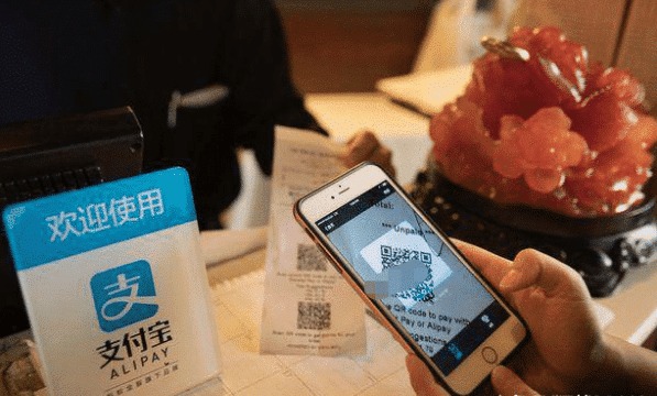 『支付宝』三名顶级“黑客”入侵支付宝,转账成功前一秒,屏幕上出现一行字