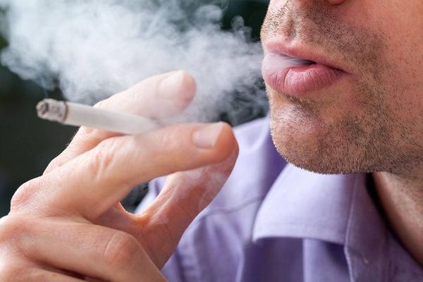 咳嗽|吸烟是如何毁掉一个男人的？当身体发出明显信号，求你别再抽了！