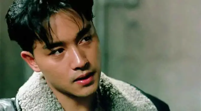 袁泉|2000 年的朴树: “袁泉，你歧视艾滋病吗？”