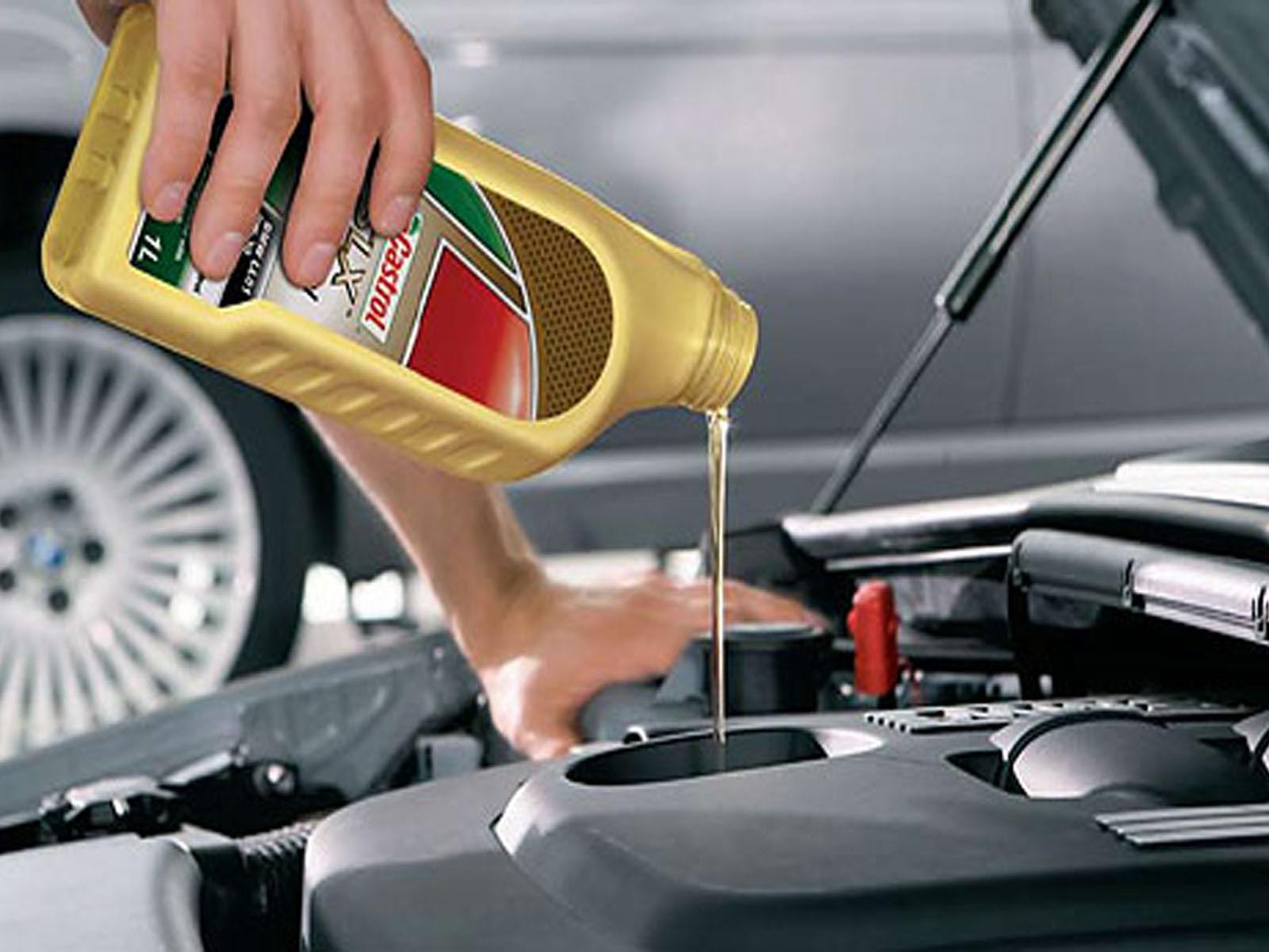 【】全合成机油真的能用1万公里？维修工笑了，你怕是想大修发动机