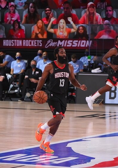 湖人队|火箭吊打湖人!詹姆斯休战,湖人遭遇两连败!看苏群老师怎么说?