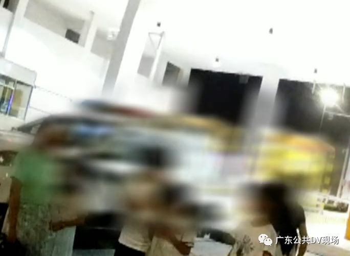 半岛晨报|车上多坐一名婴儿也算超员？网友议论纷纷！权威回应来了