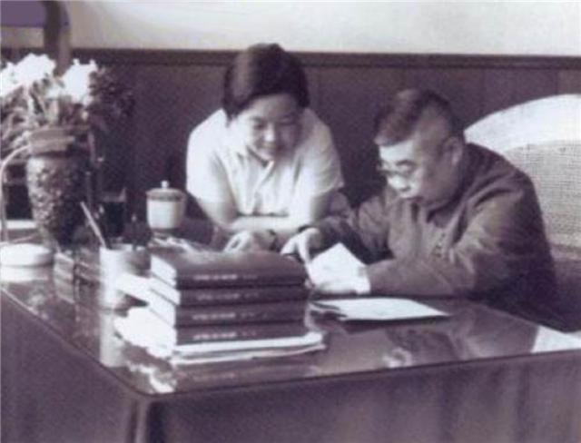 臆说古史|她是吴法宪妻子，17岁入党19岁结婚，48岁被判9年劳改，享年88岁