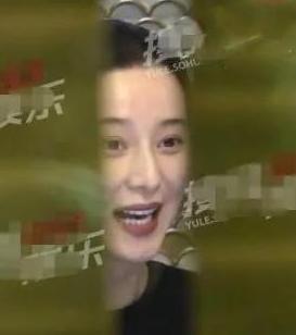 范冰冰|夜晚，已退圈653天的范冰冰，被曝饭局\陪\大佬，冯小刚低头不语