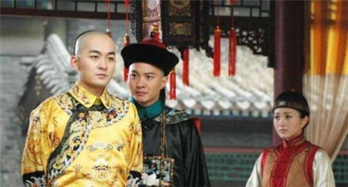 和珅|乾隆临终前留遗言，不能动和珅，嘉庆没听，15年后才明白父皇用心