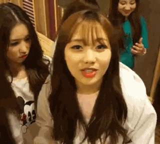 咸蛋的小姐|“被蜜蜂蛰了,奶奶说拔罐逼出毒血就好了”,但为啥却越长越大!哈哈哈~