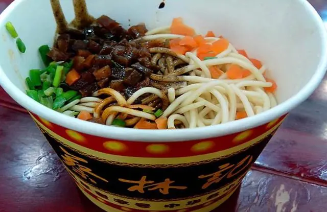 「面食」若给你三十万, 这几种面食必须吃三十年, 吃哪个? 网友: 倒贴钱也吃