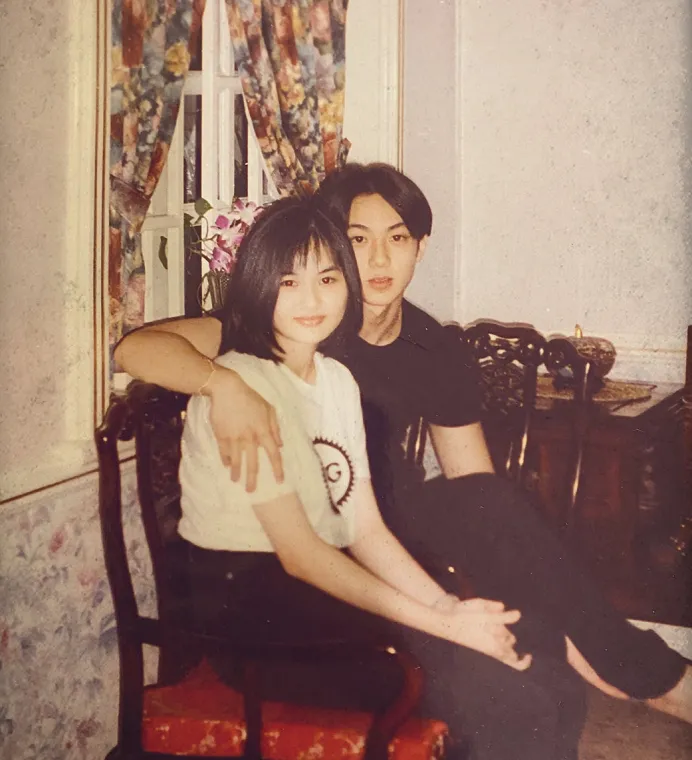 吴尊■吴尊晒与妻子的旧照，看到16年前的他们，才明白什么叫郎才女貌