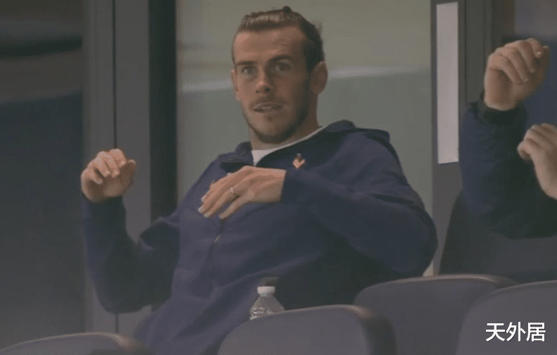 英超|97分钟点射绝平！英超又见神剧情，穆里尼奥气炸了，提前退场