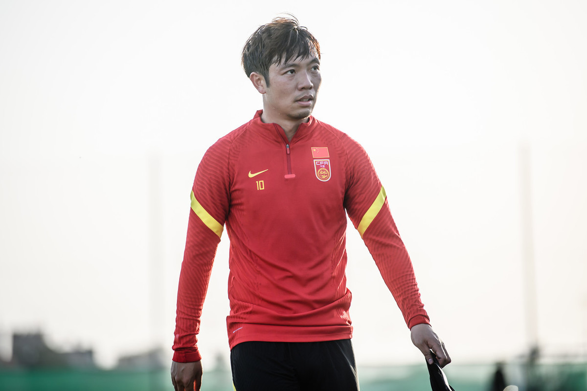 【国足】李铁麾下3名10号型中场，谁才是国足真正核心？球衣号码给出答案