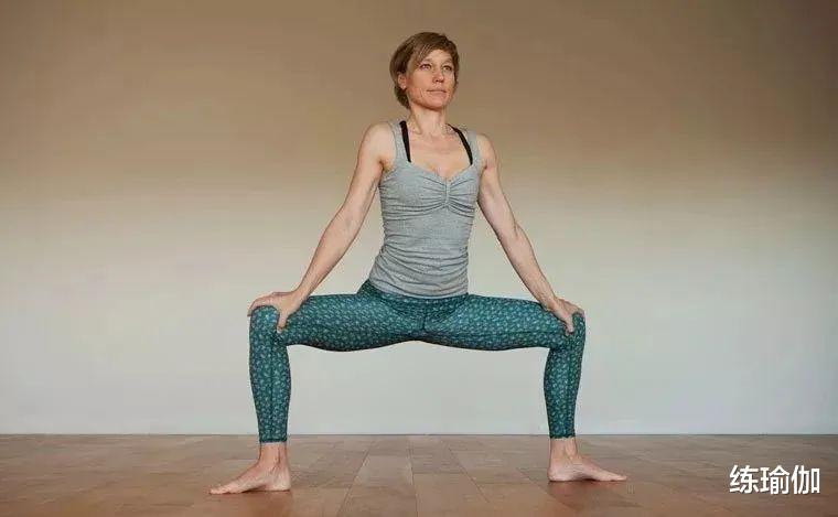 【老寒腿】腿又僵又硬真不好受啊,每晚拉拉筋,双腿变细,身体通畅