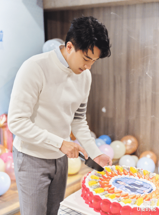 杨幂|有种“离婚”叫刘恺威杨幂,男方独自切生日蛋糕,女方发文心疼了