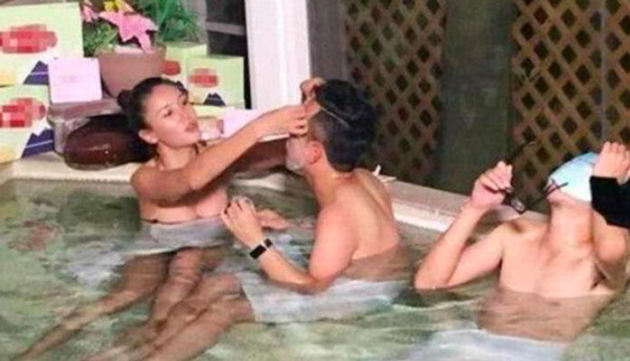 [古力娜扎]她被称为“最美龙女郎”，是成龙唯一女弟子，与两男子共浴太开放