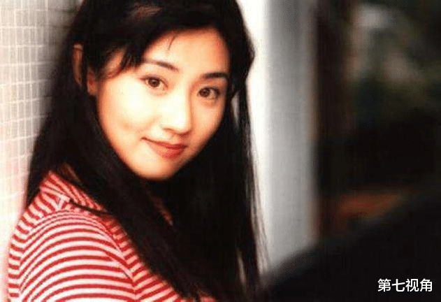 李颖|中国最有钱的4个“美女富婆”，3个都是单身，个个气场不输明星